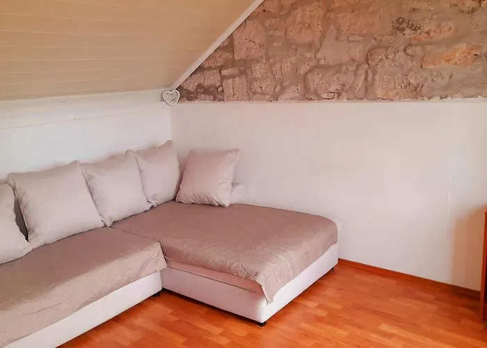 Stone House Porat, 100m From Porat Drage