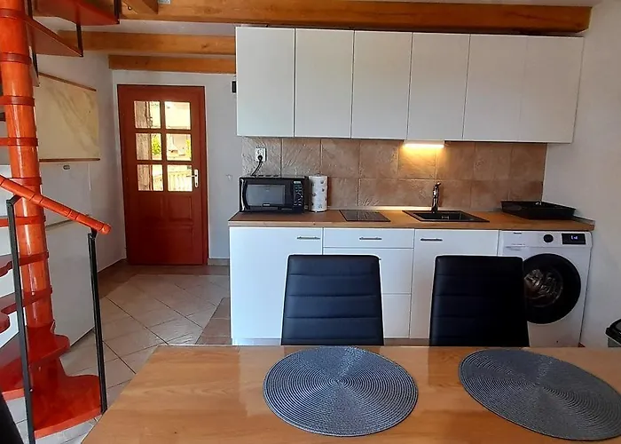 Stone House Porat, 100m From Porat Drage