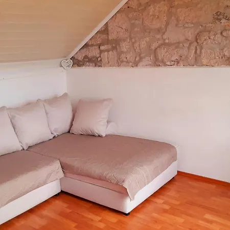 Stone House Porat, 100m From Porat Драге