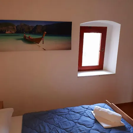 Дом отдыха Stone House Porat, 100m From Porat Драге
