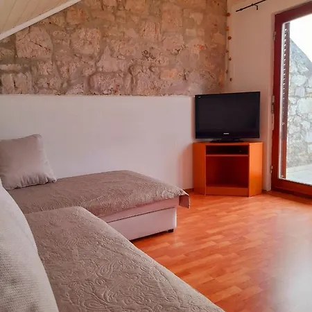 Stone House Porat, 100m From Porat *