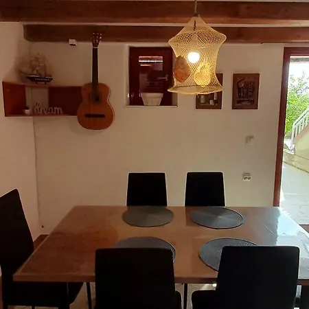 Σπίτι διακοπών Stone House Porat, 100m From Porat